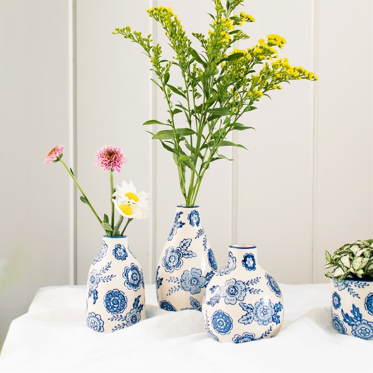 Blue Willow Vase, Assorted